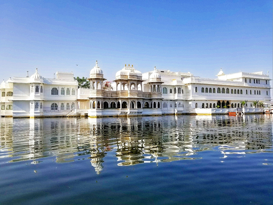 Visiting Taj Lake Palace in Udaipur, India - Travelfullest